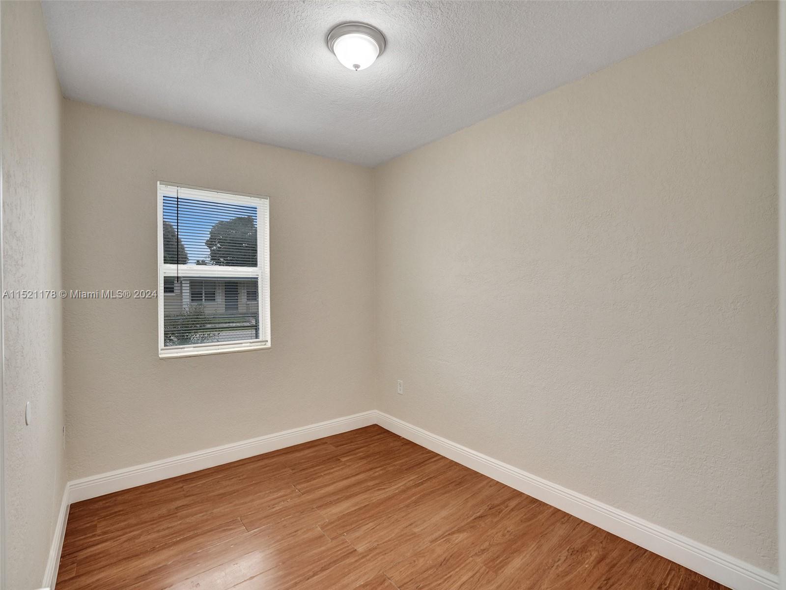 2905 NW 5th St