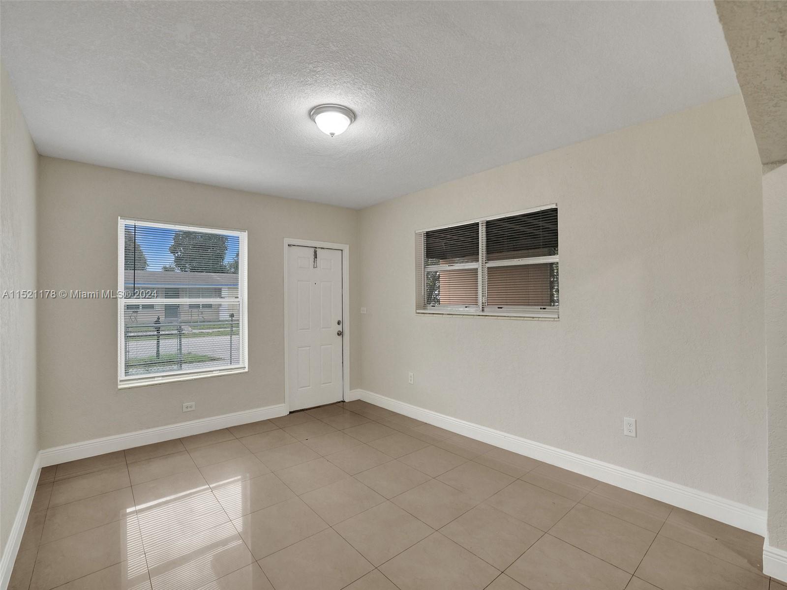 2905 NW 5th St