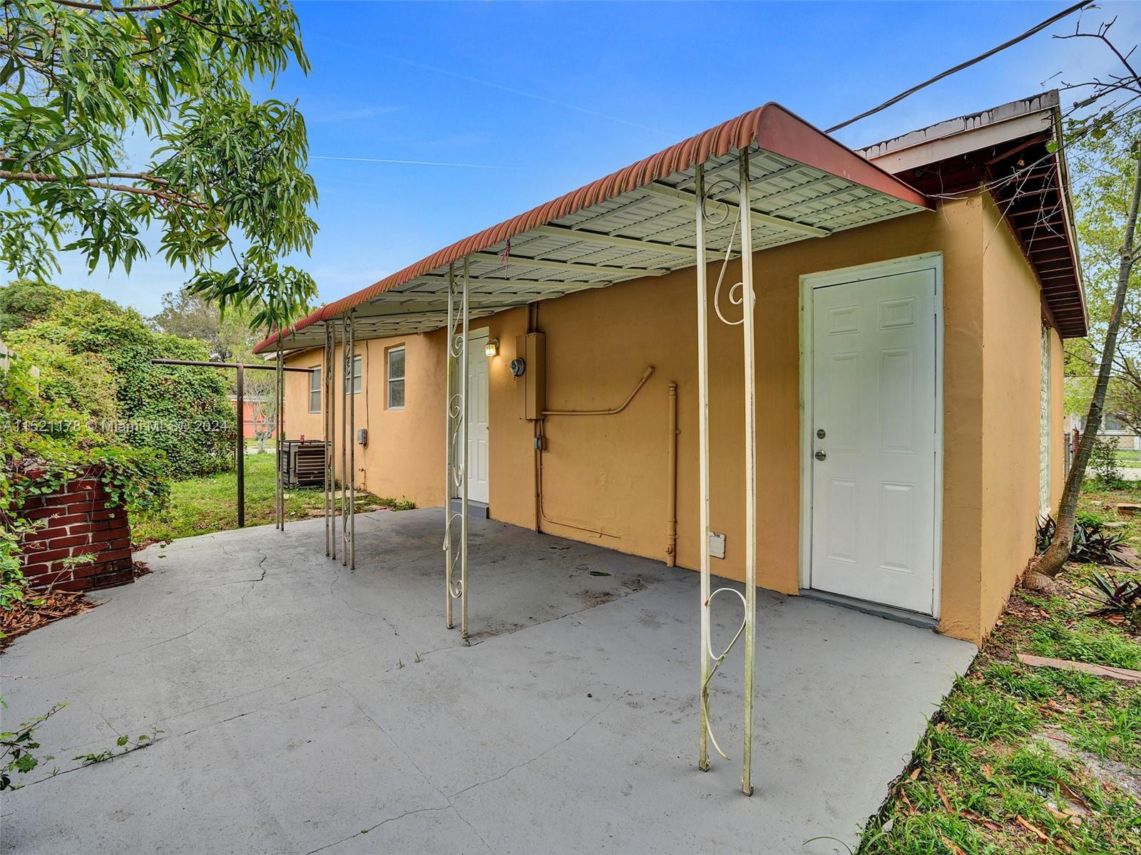 2905 NW 5th St
