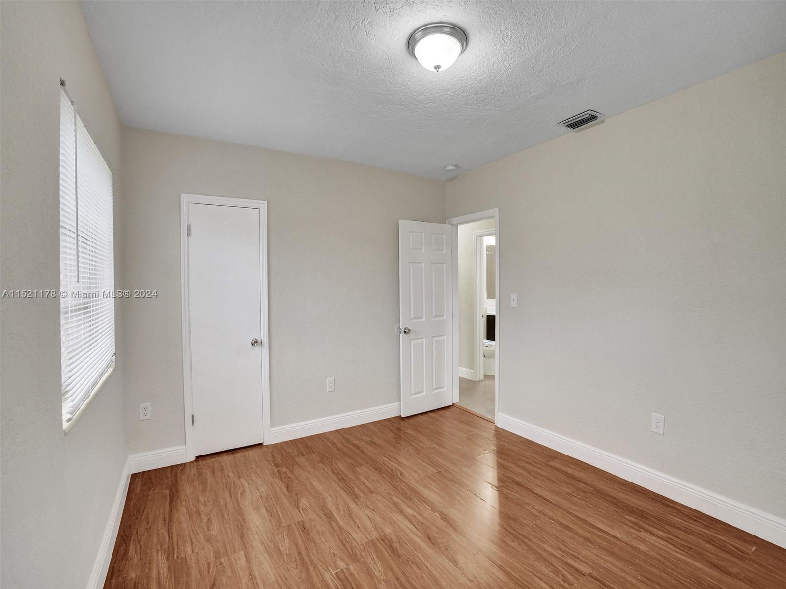 2905 NW 5th St