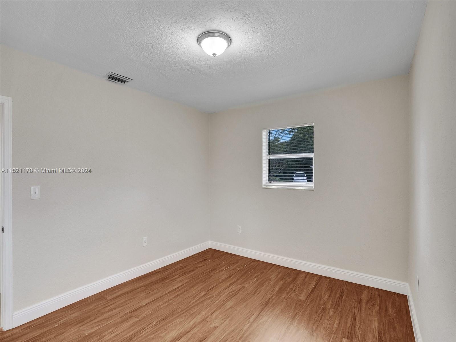 2905 NW 5th St