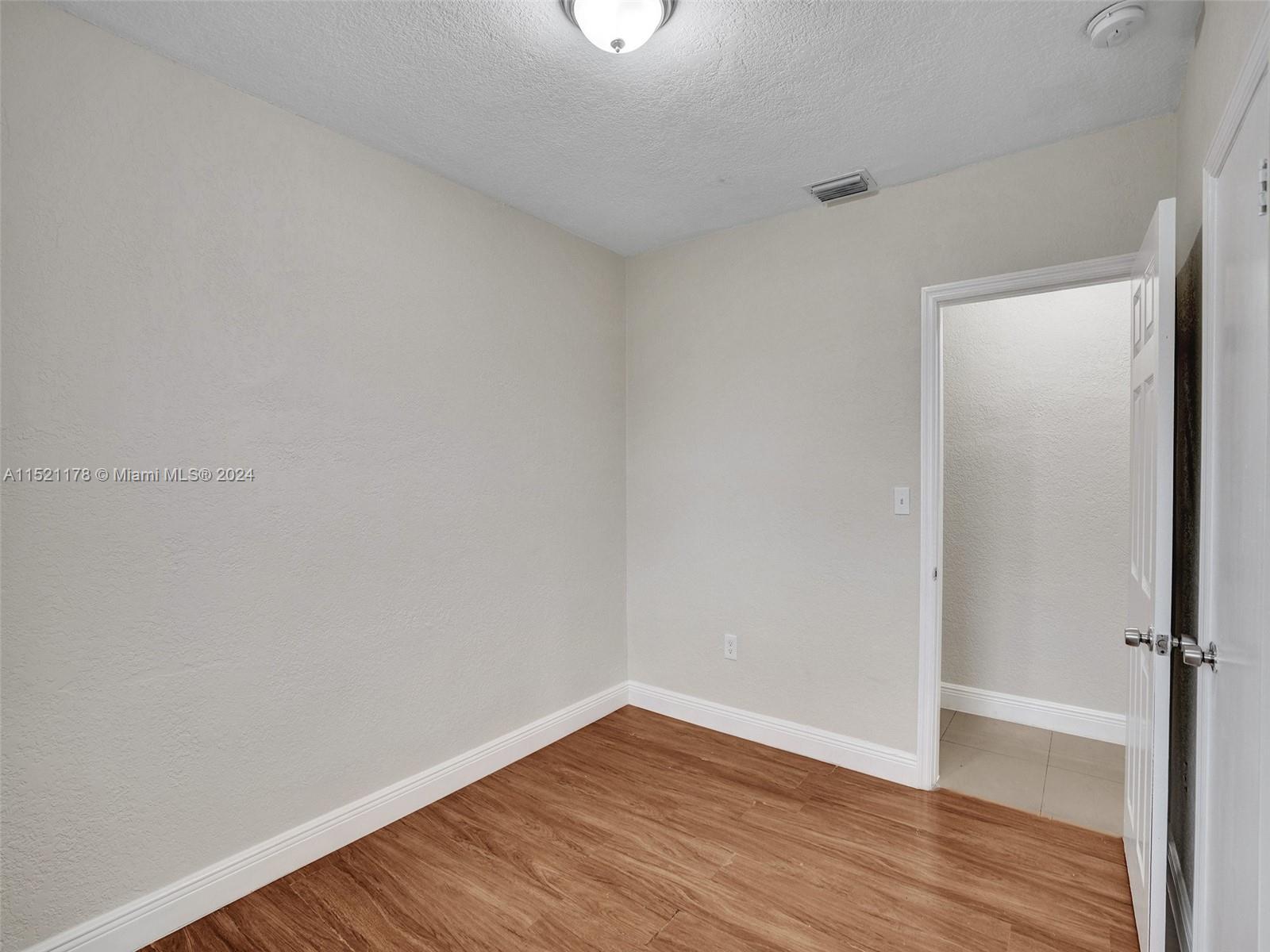 2905 NW 5th St