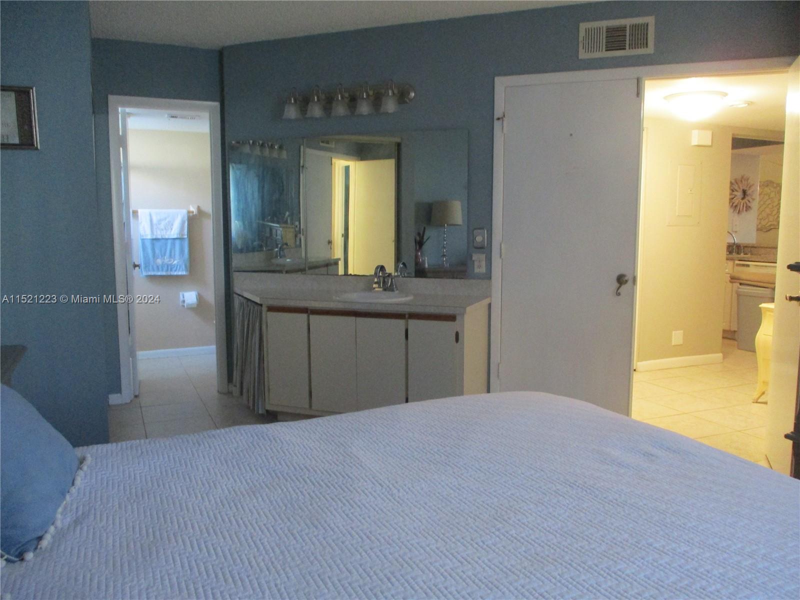 1540 SE Royal Green Cir # 102, Port St. Lucie Unit: I 102