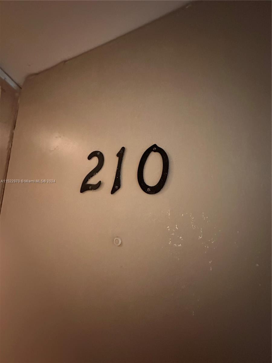 1610 N Dixie Hwy # 210