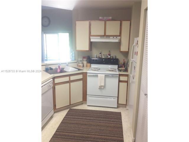 3437 NW 44th St # 202