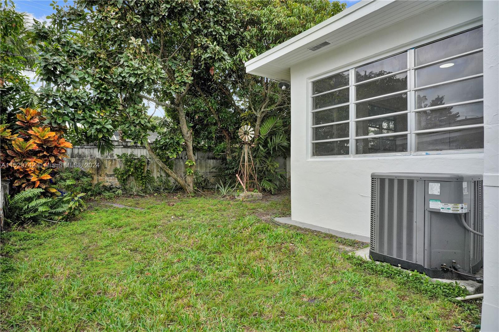 1886 SW 16th Ter