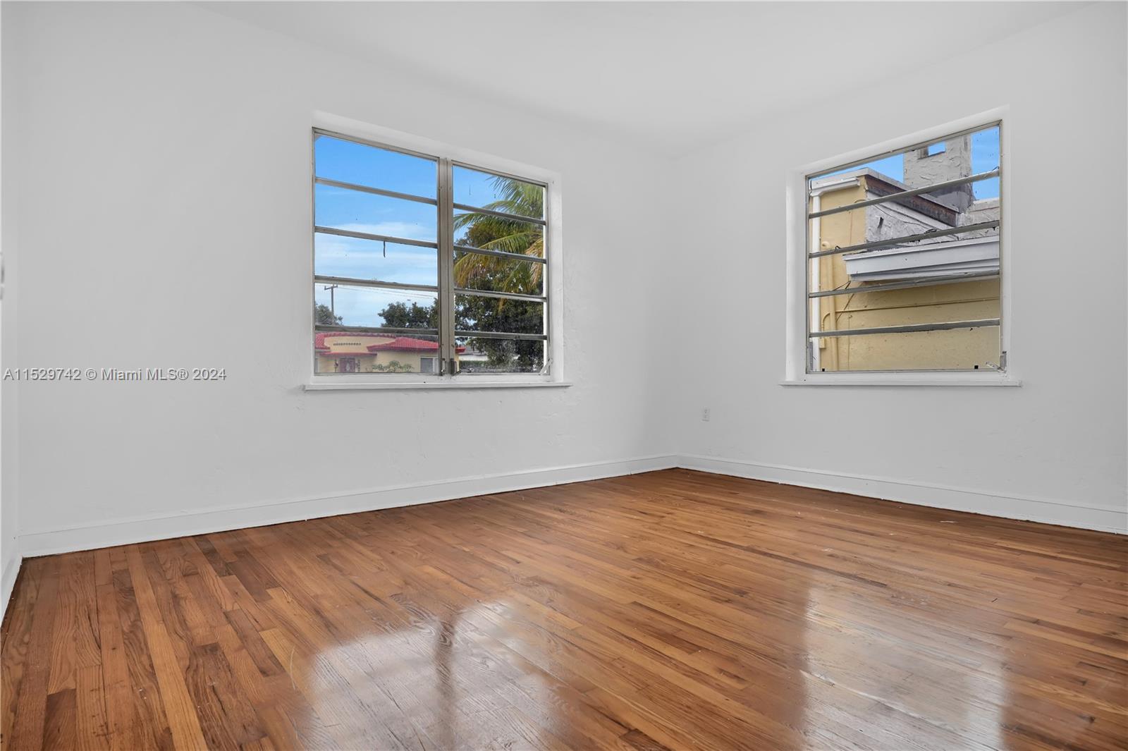 1886 SW 16th Ter