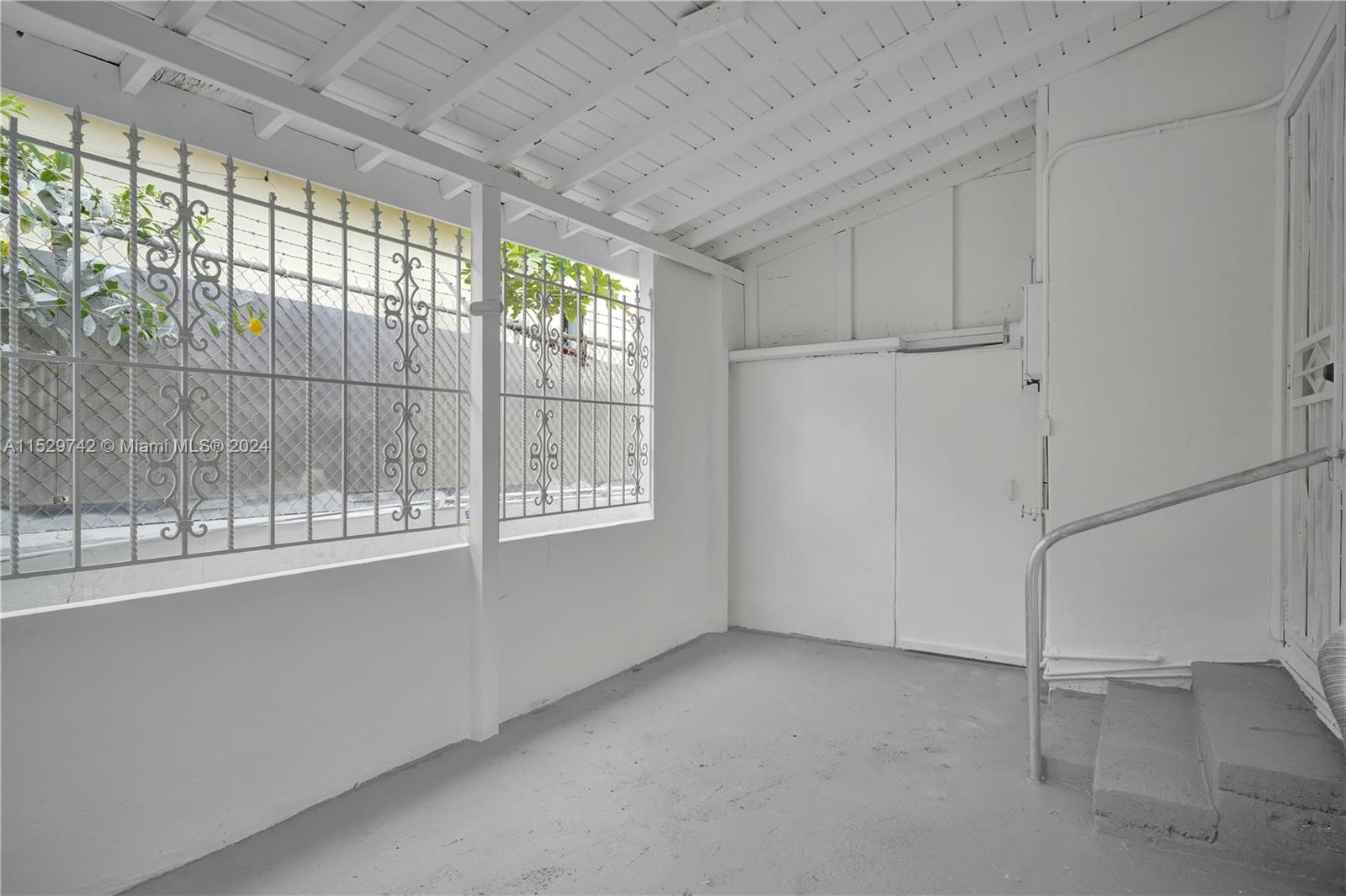 1886 SW 16th Ter