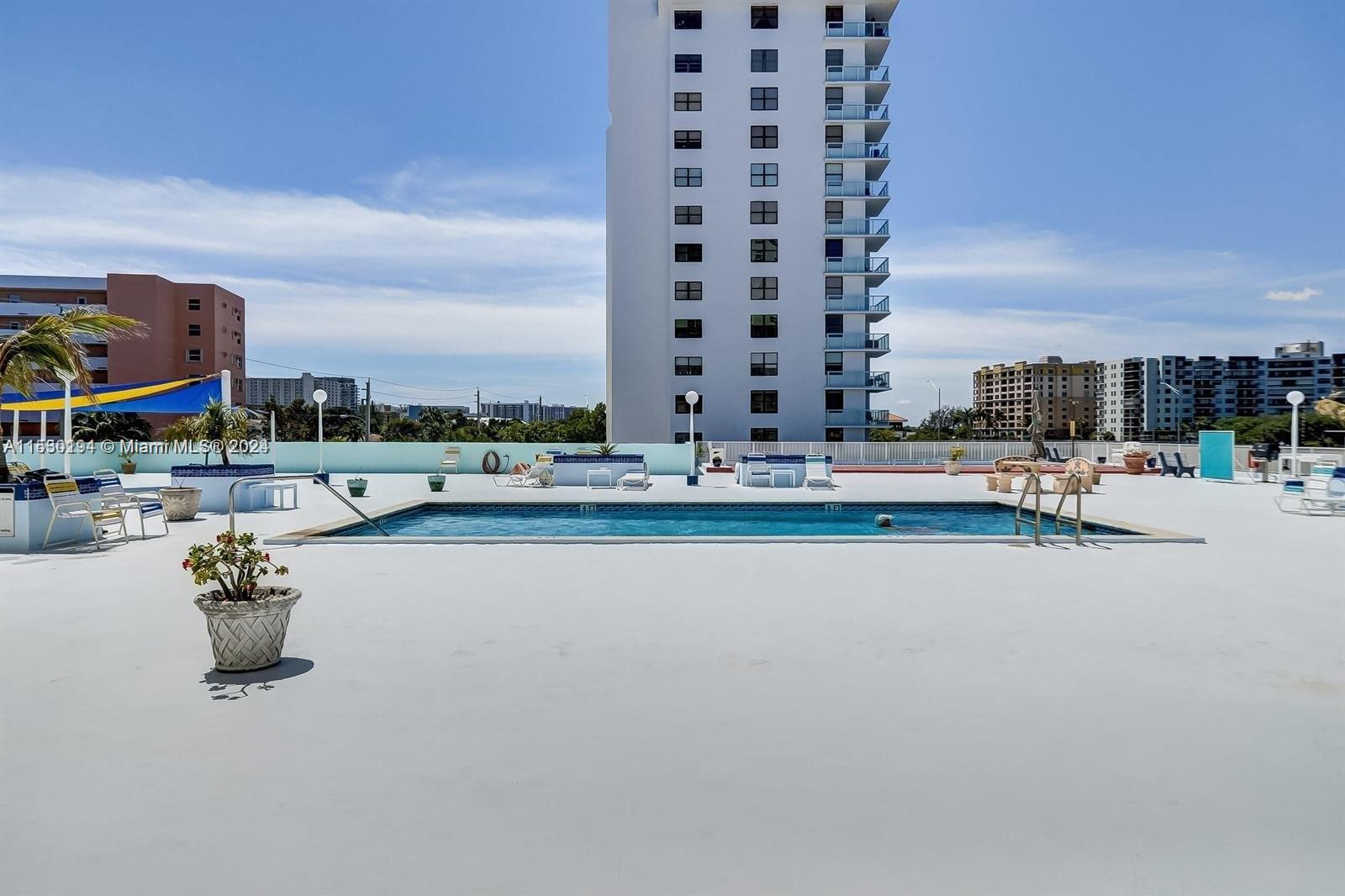 1505 N Riverside Dr # 1003