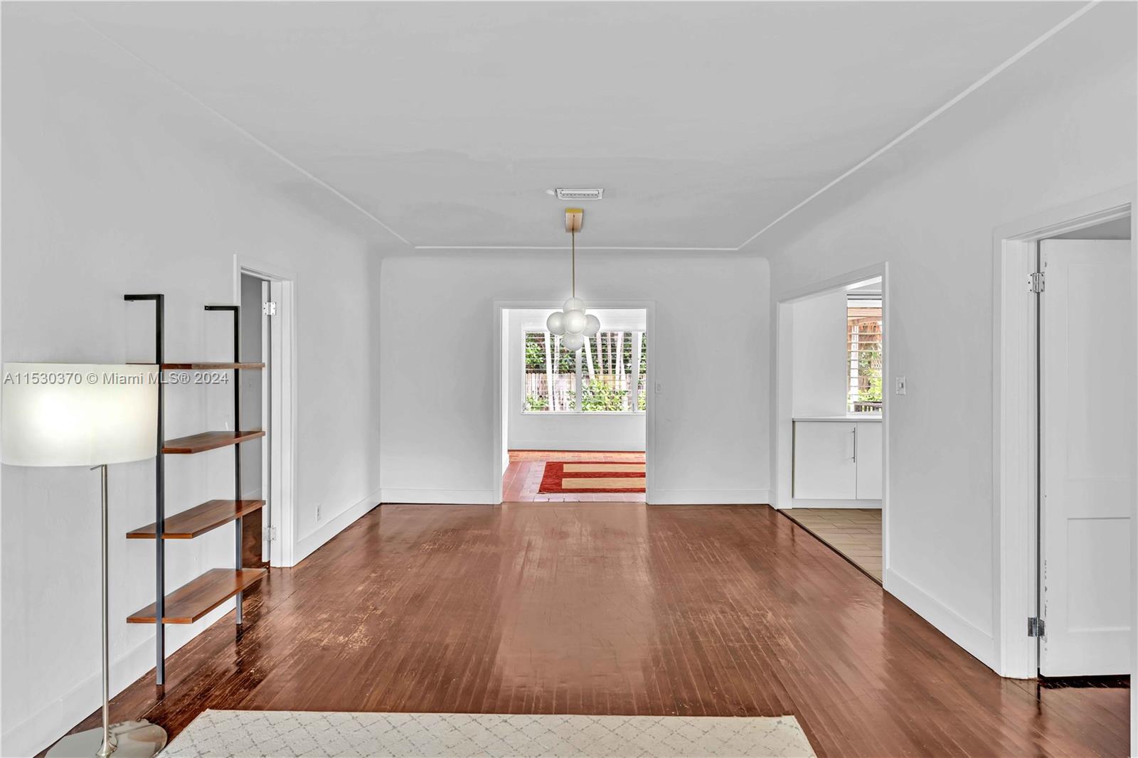 9572 Carlyle Ave