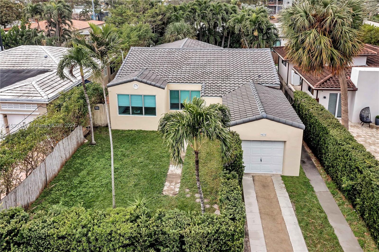 9572 Carlyle Ave