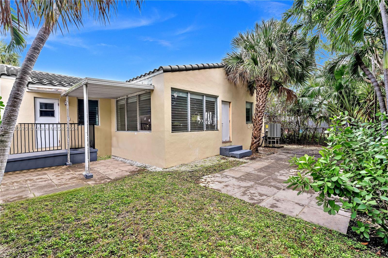 9572 Carlyle Ave