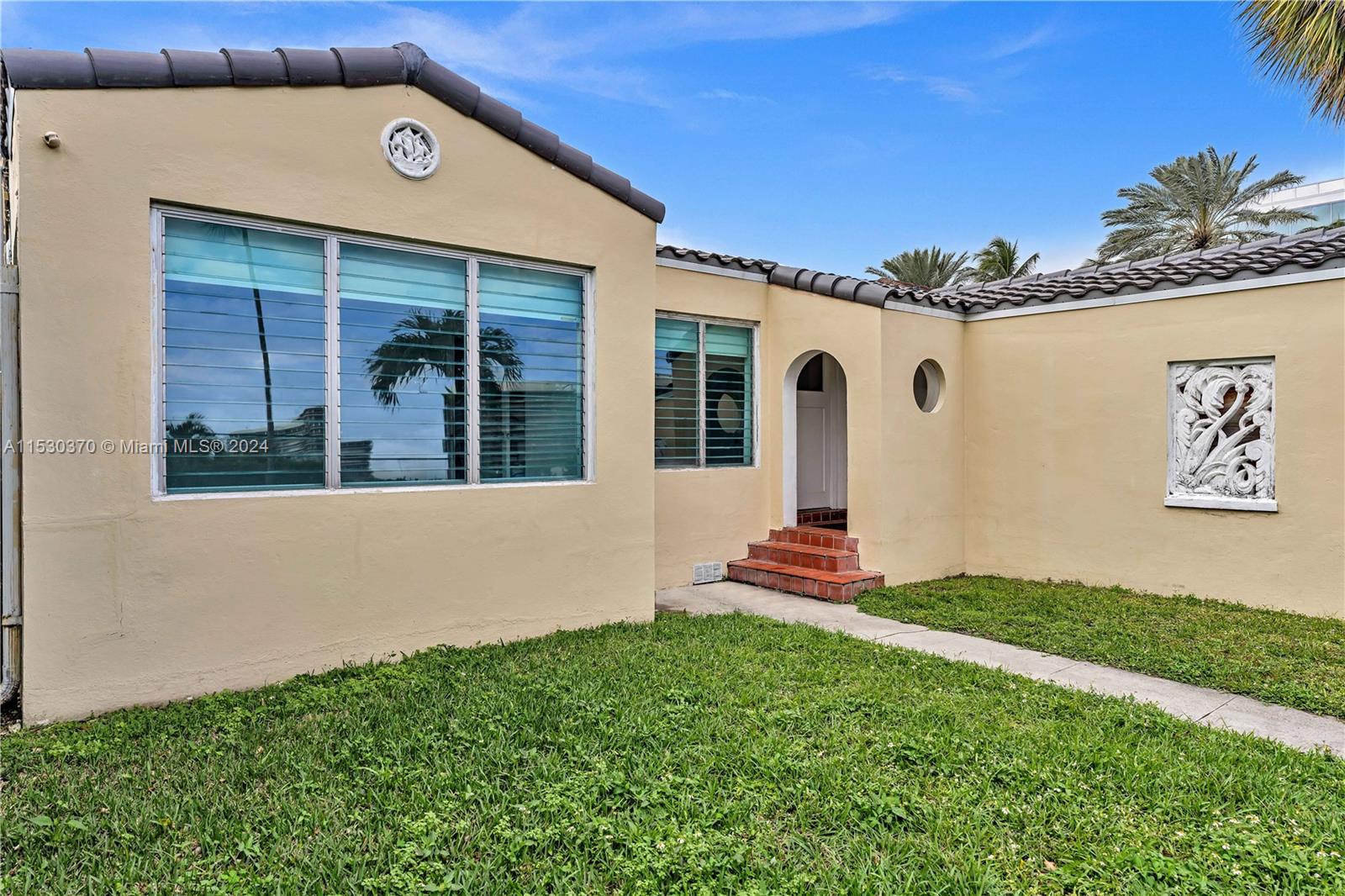 9572 Carlyle Ave
