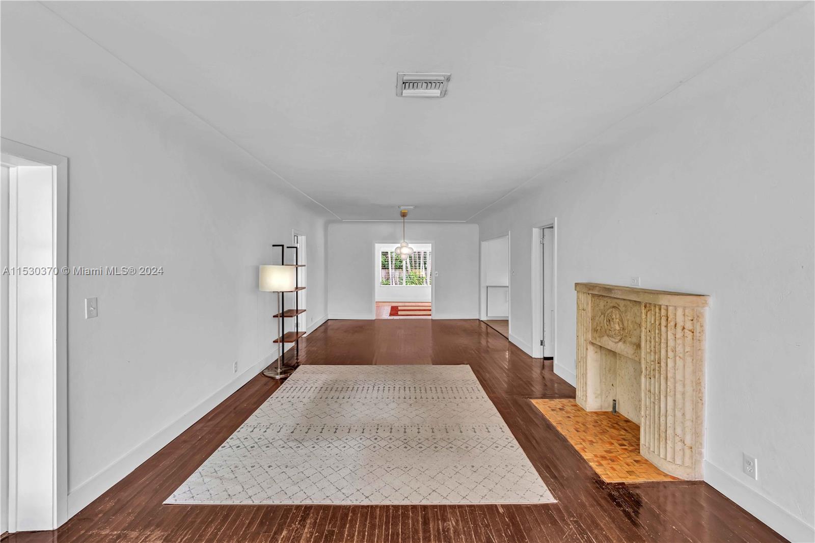 9572 Carlyle Ave
