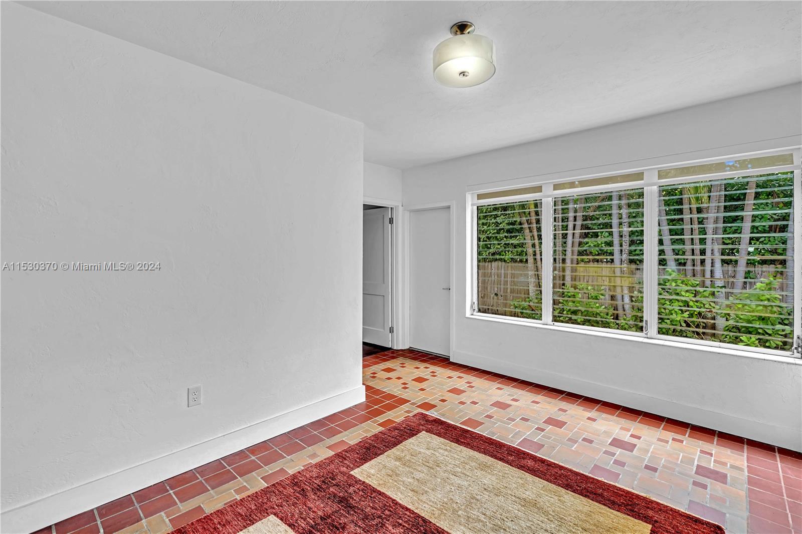 9572 Carlyle Ave