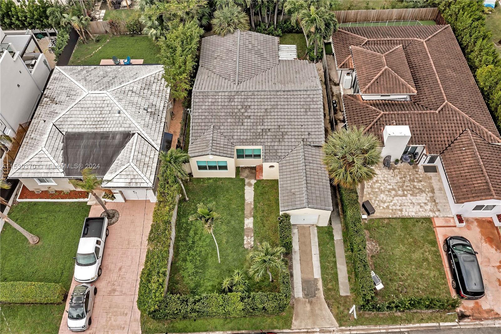 9572 Carlyle Ave