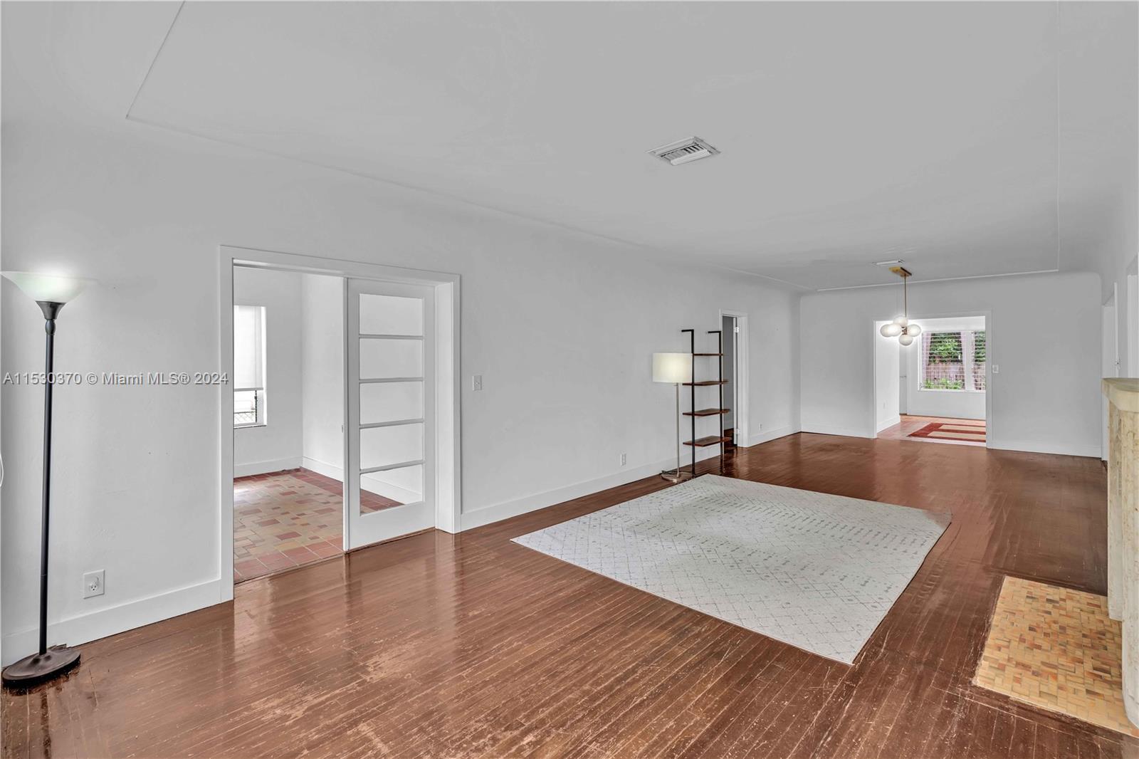 9572 Carlyle Ave