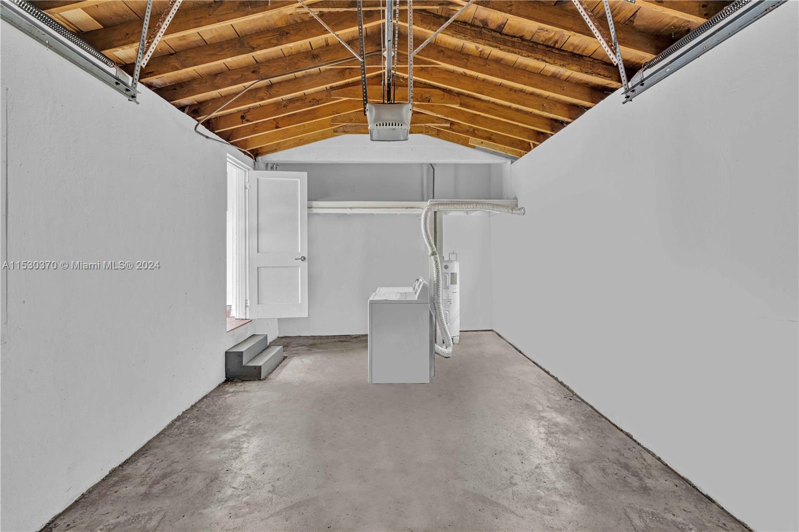 9572 Carlyle Ave