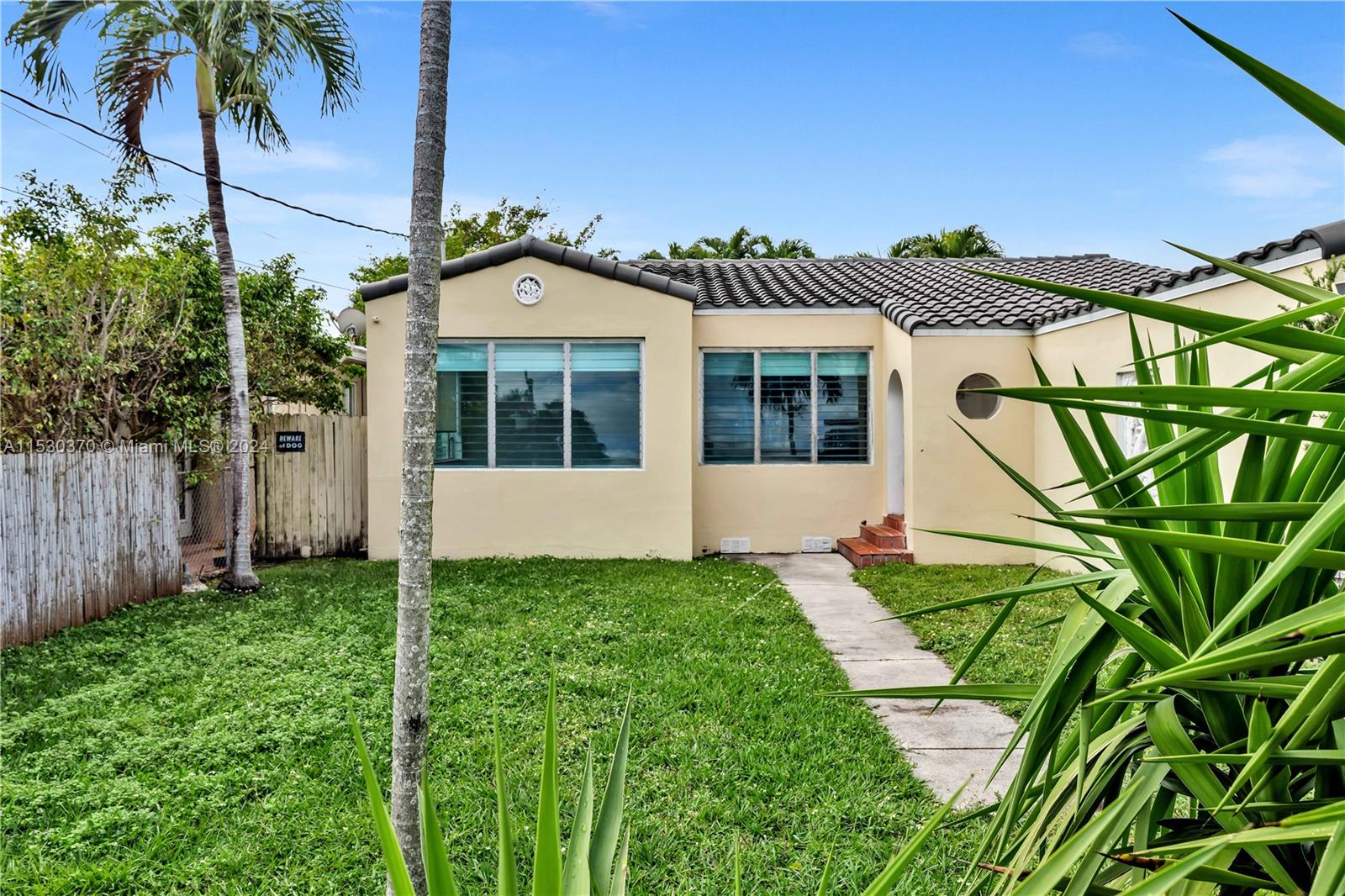 9572 Carlyle Ave