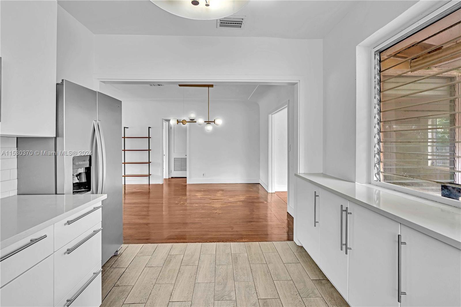 9572 Carlyle Ave