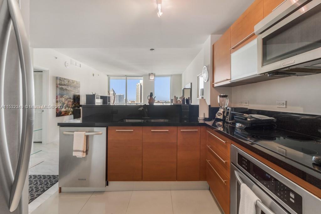 253 NE 2nd St # 1604
