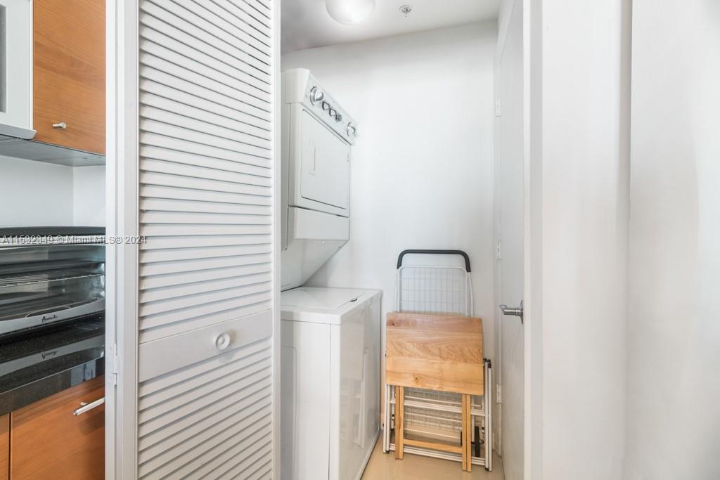 253 NE 2nd St # 1604