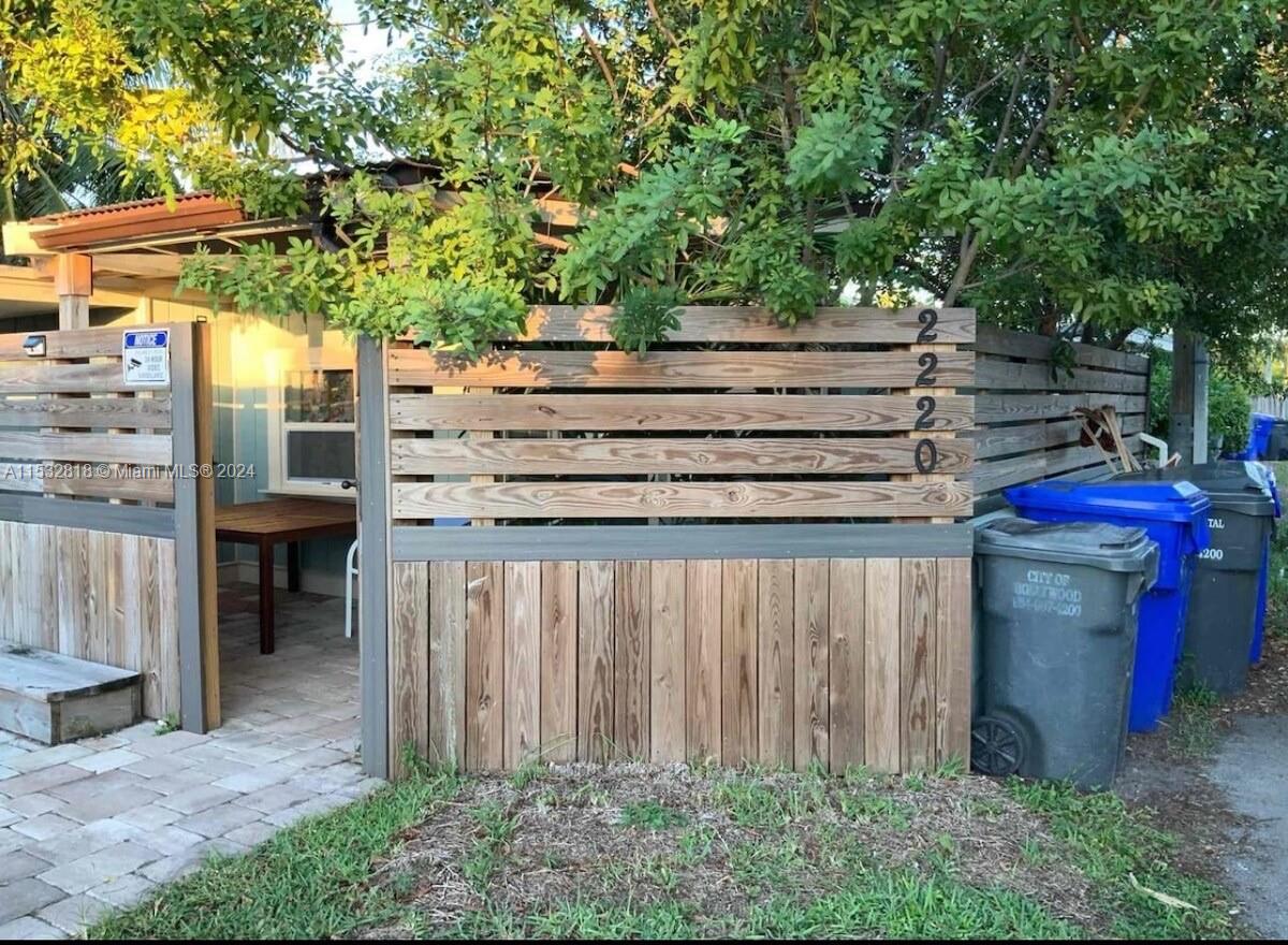 2220 Roosevelt St Rear