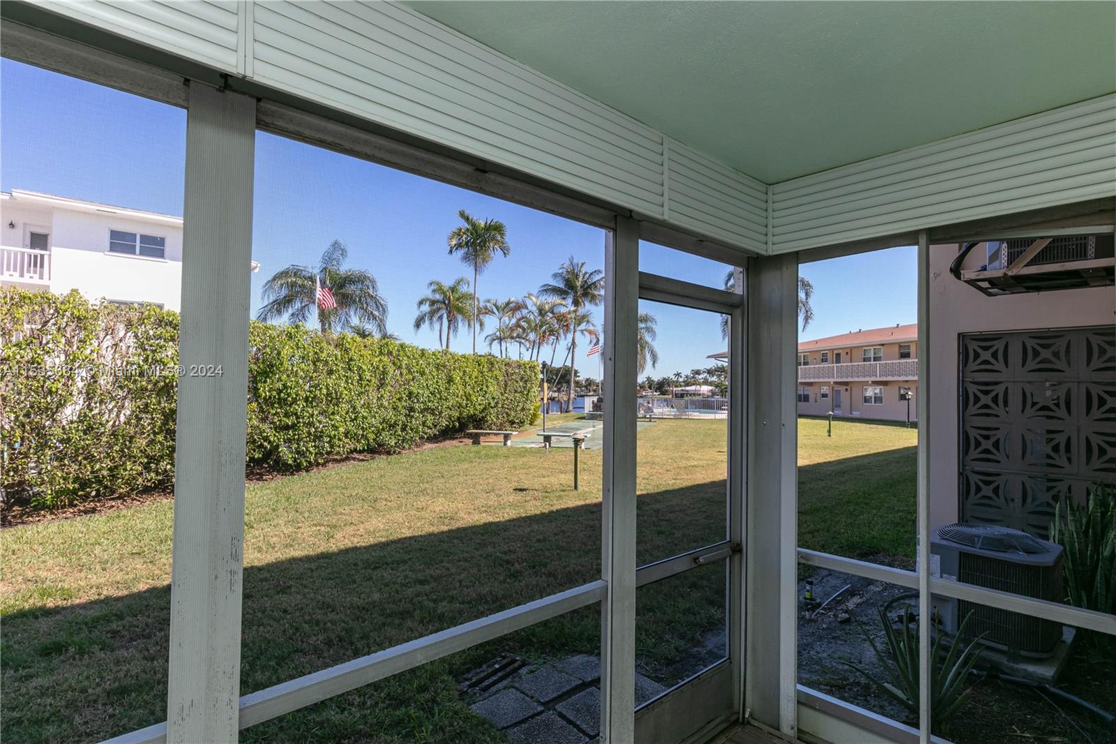 298 SE 6th Ave # 2