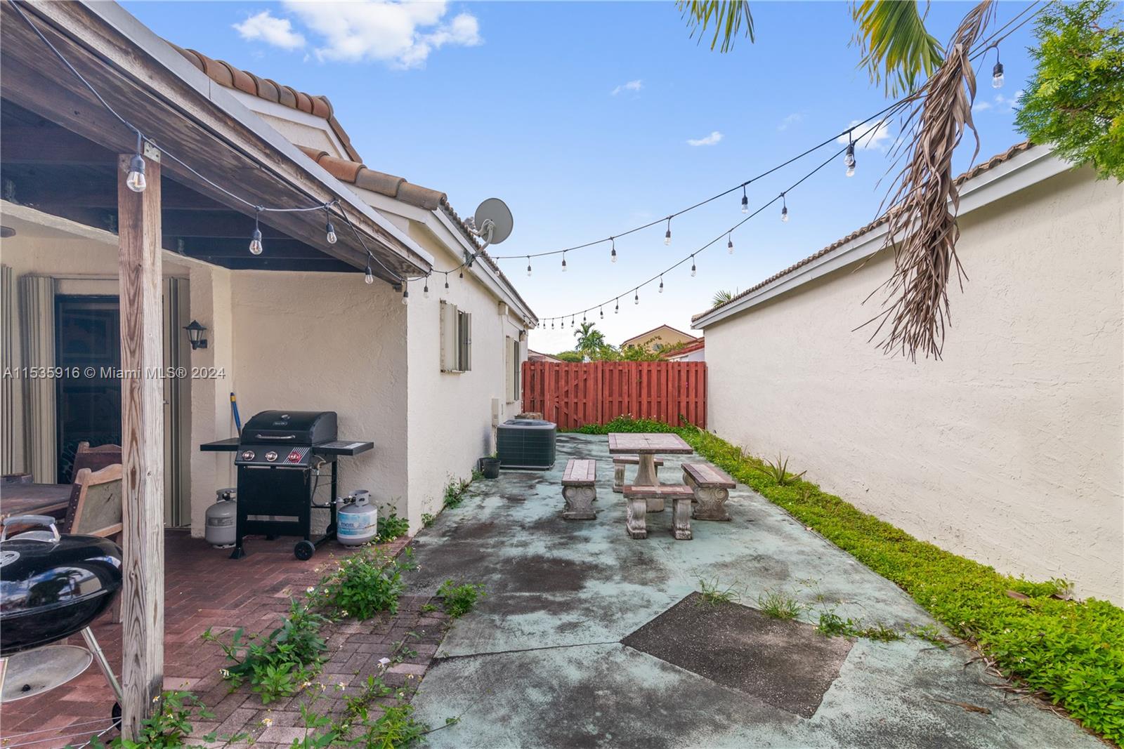 529 SW 88th Pl E