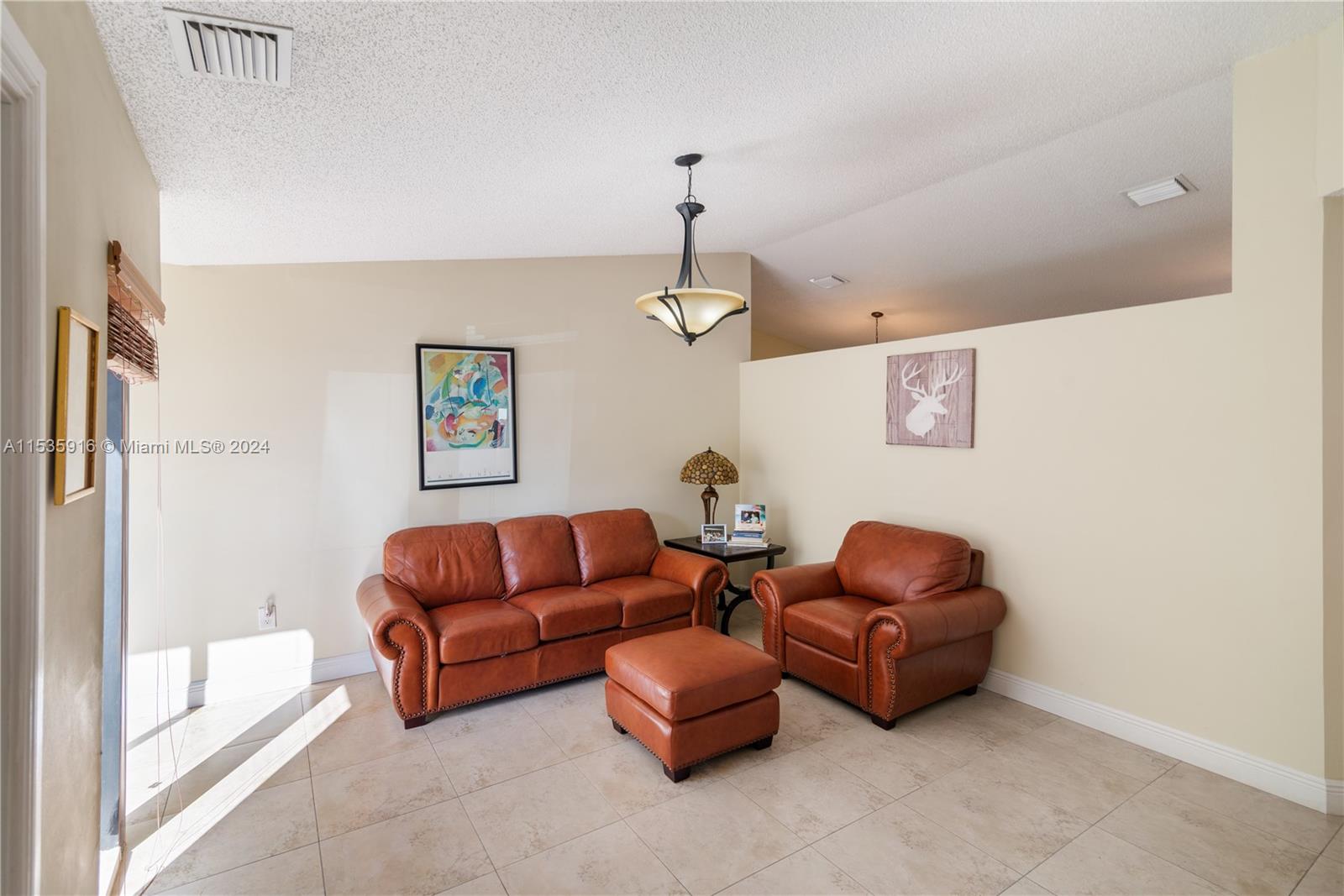 529 SW 88th Pl E