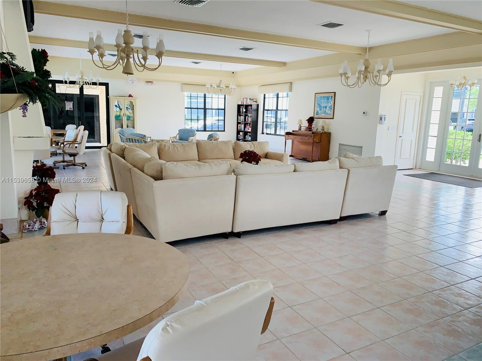 180 Cypress Club Dr # 822