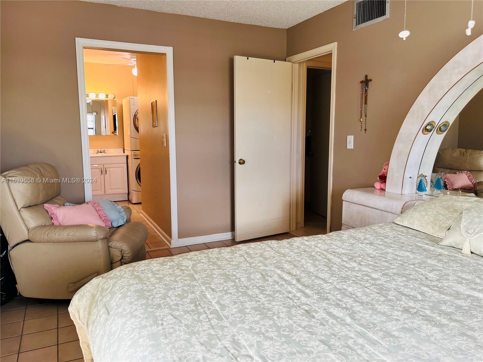 180 Cypress Club Dr # 822