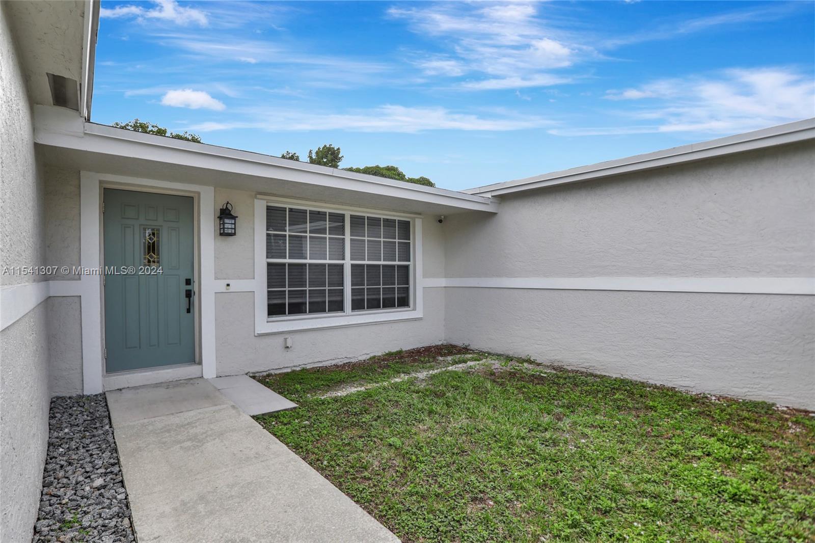 6960 NW 7th Ct