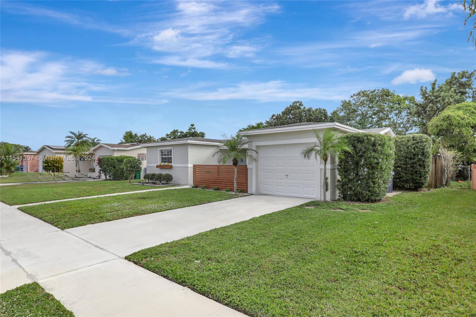 6960 NW 7th Ct