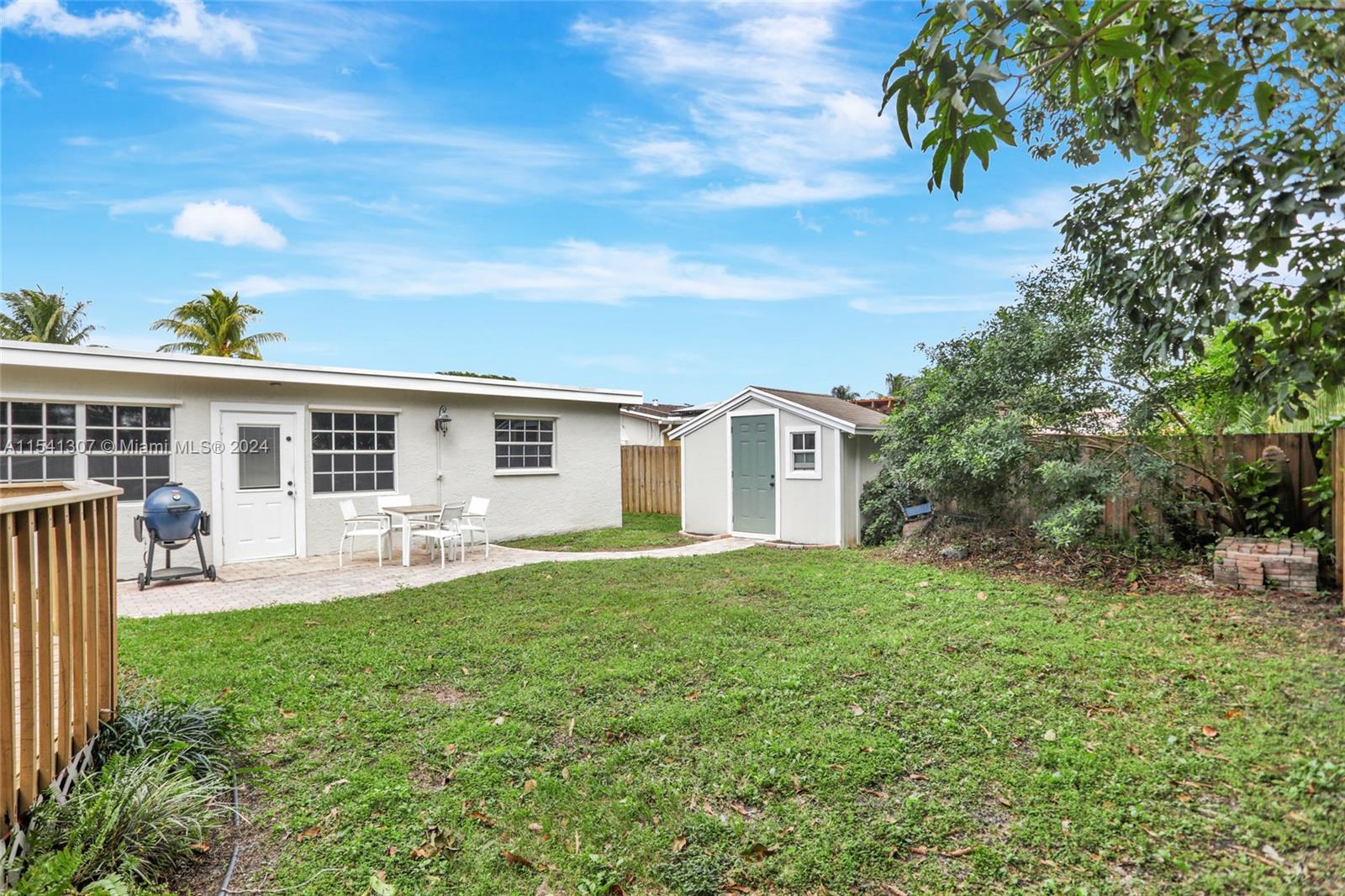 6960 NW 7th Ct