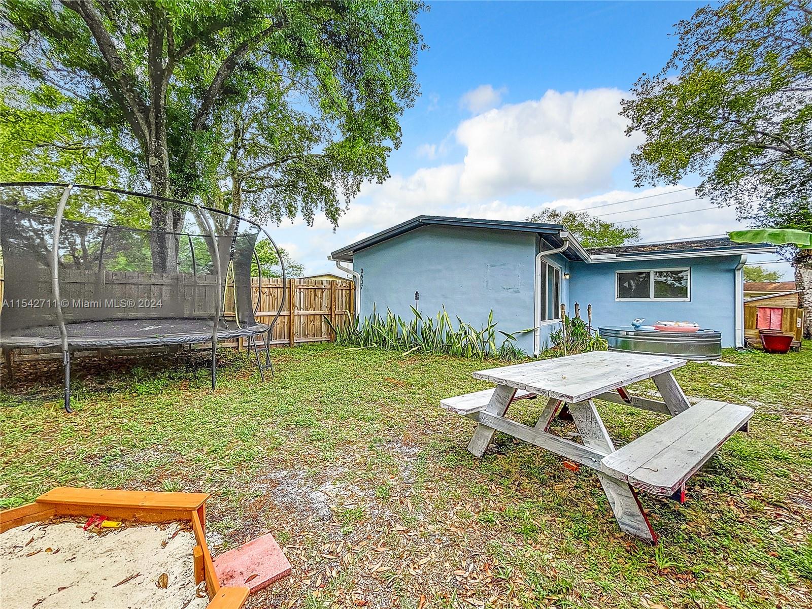 3637 Riverland Rd