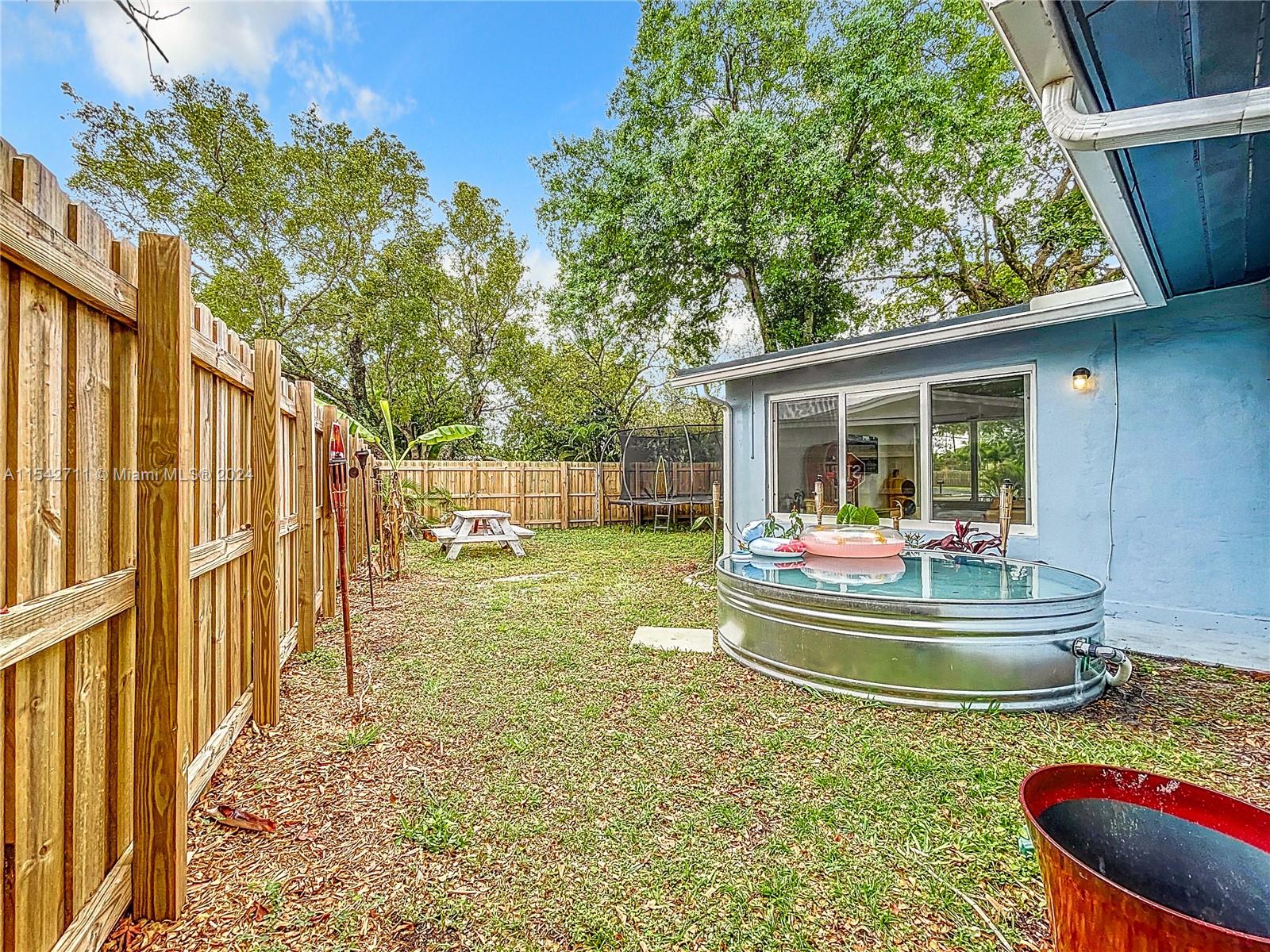3637 Riverland Rd