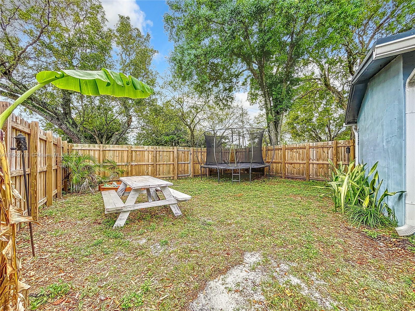 3637 Riverland Rd