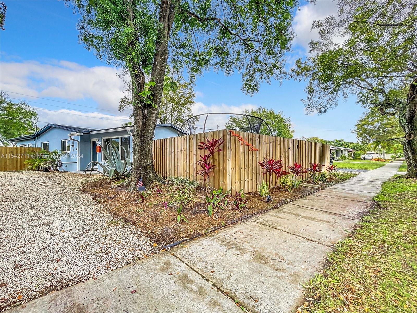 3637 Riverland Rd