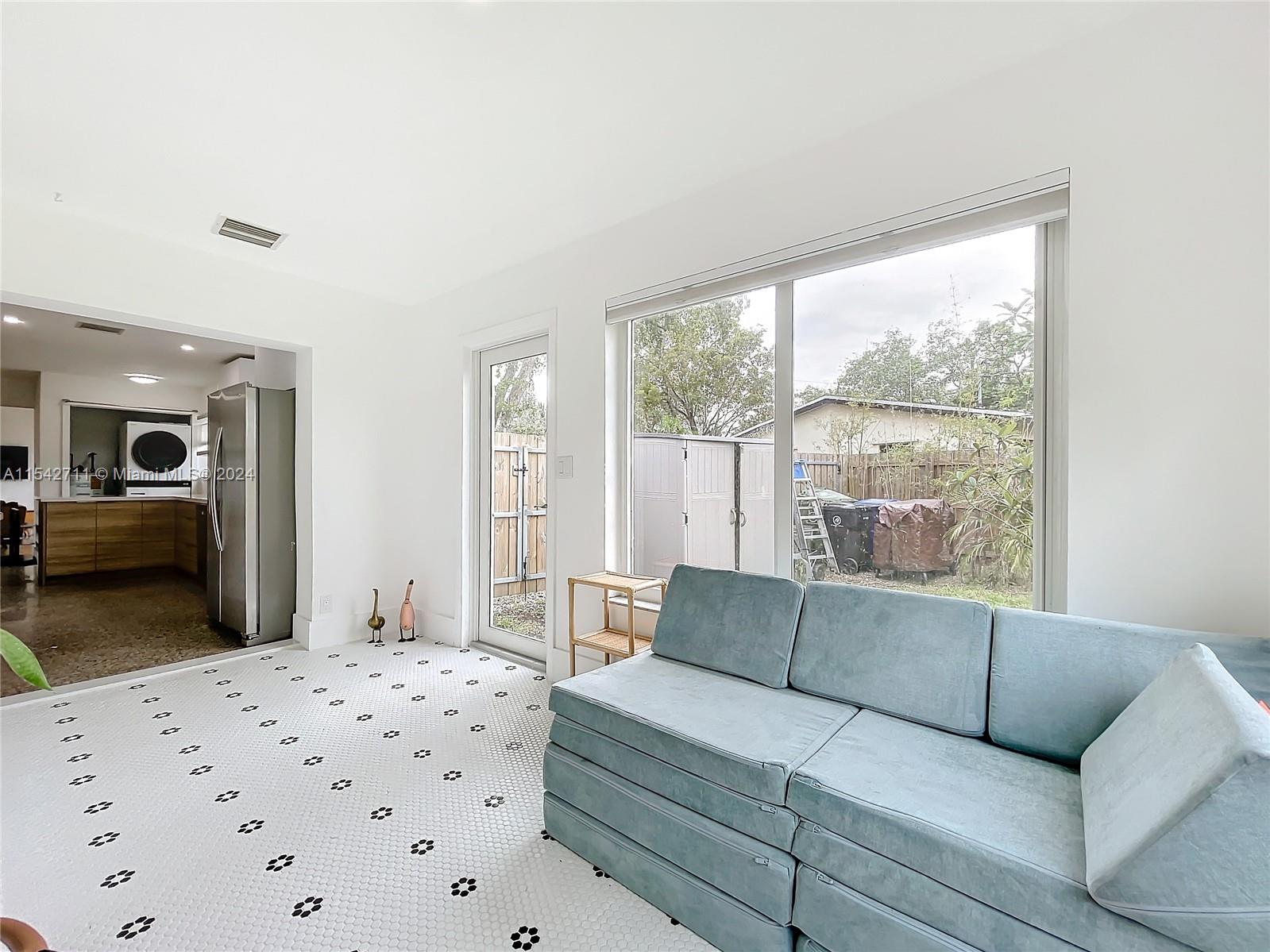 3637 Riverland Rd
