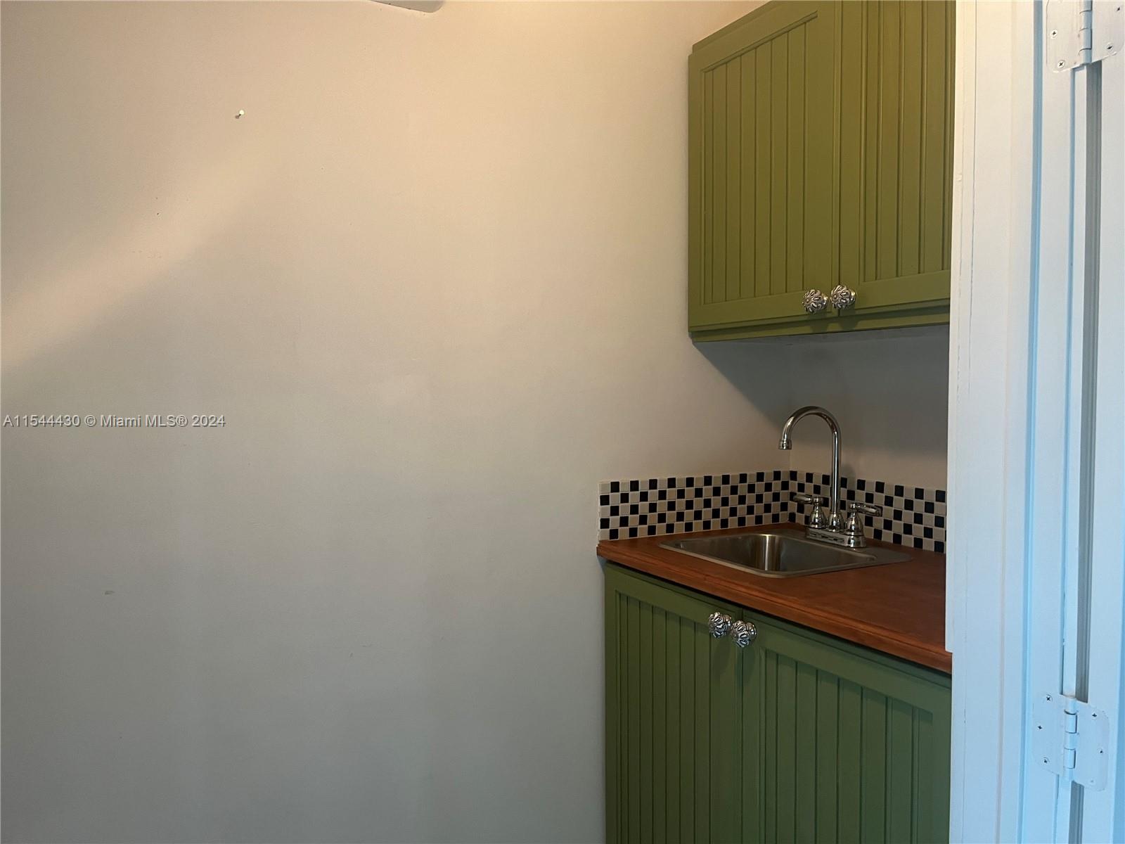 122 Briarwood Cir # 1 Unit: 4-1