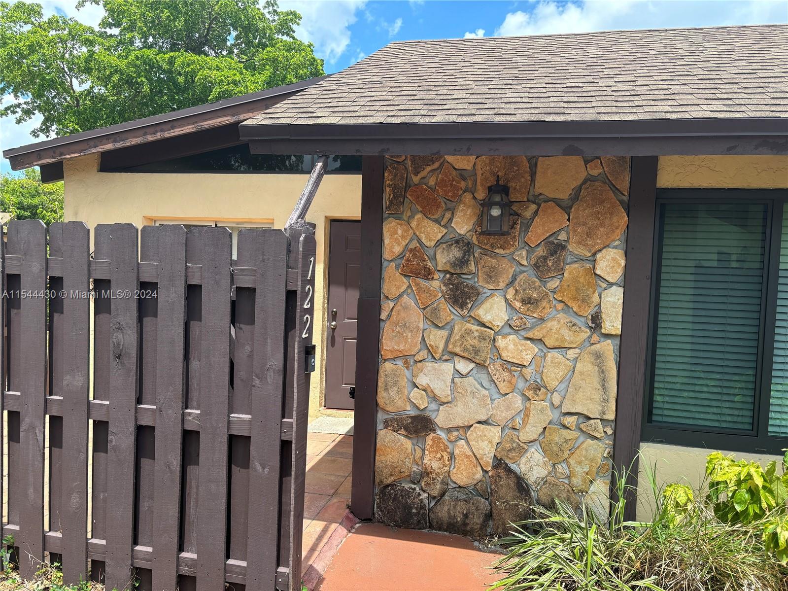122 Briarwood Cir # 1 Unit: 4-1