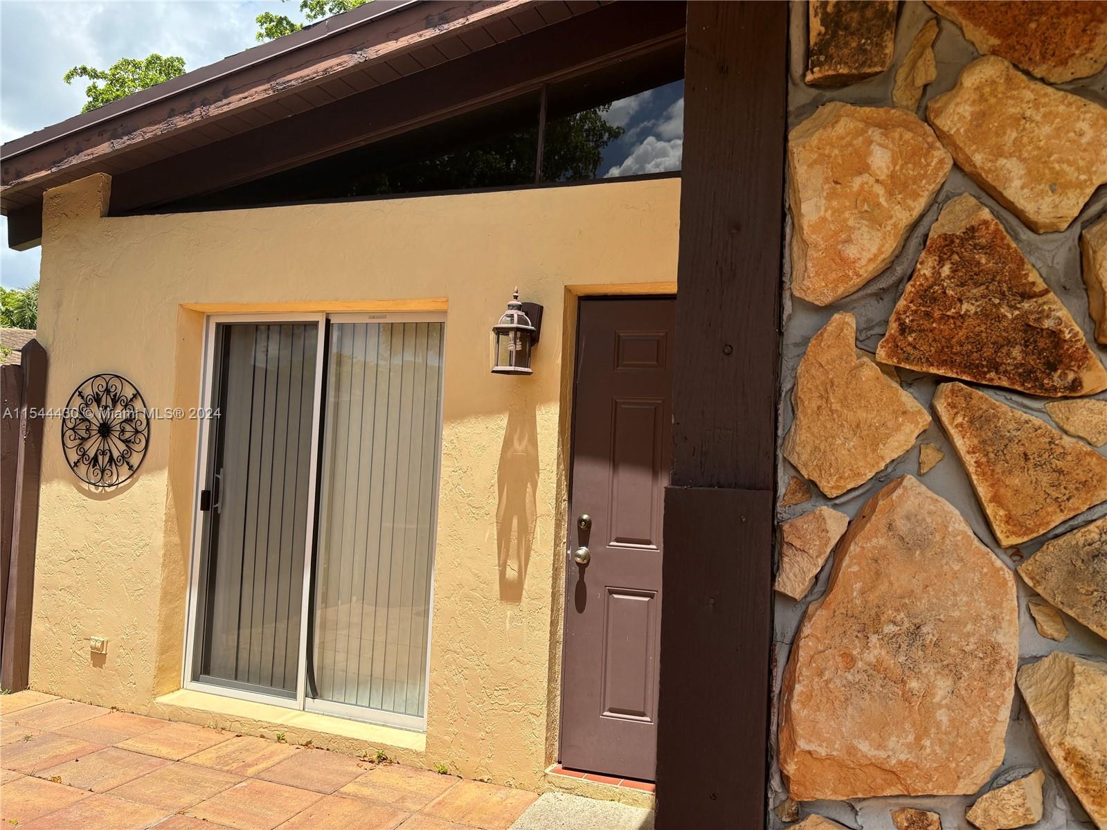 122 Briarwood Cir # 1 Unit: 4-1