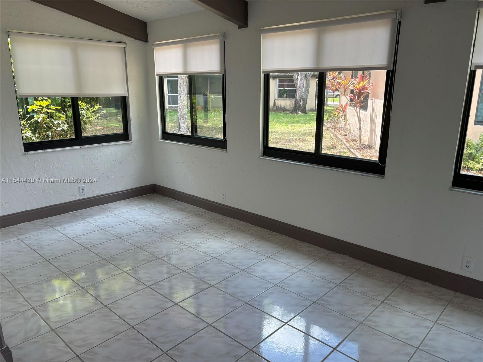 122 Briarwood Cir # 1 Unit: 4-1