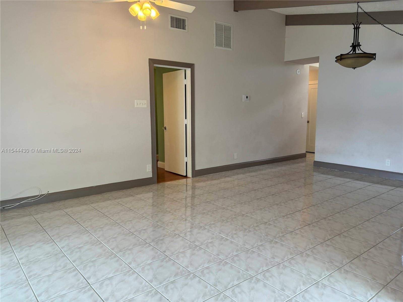122 Briarwood Cir # 1 Unit: 4-1