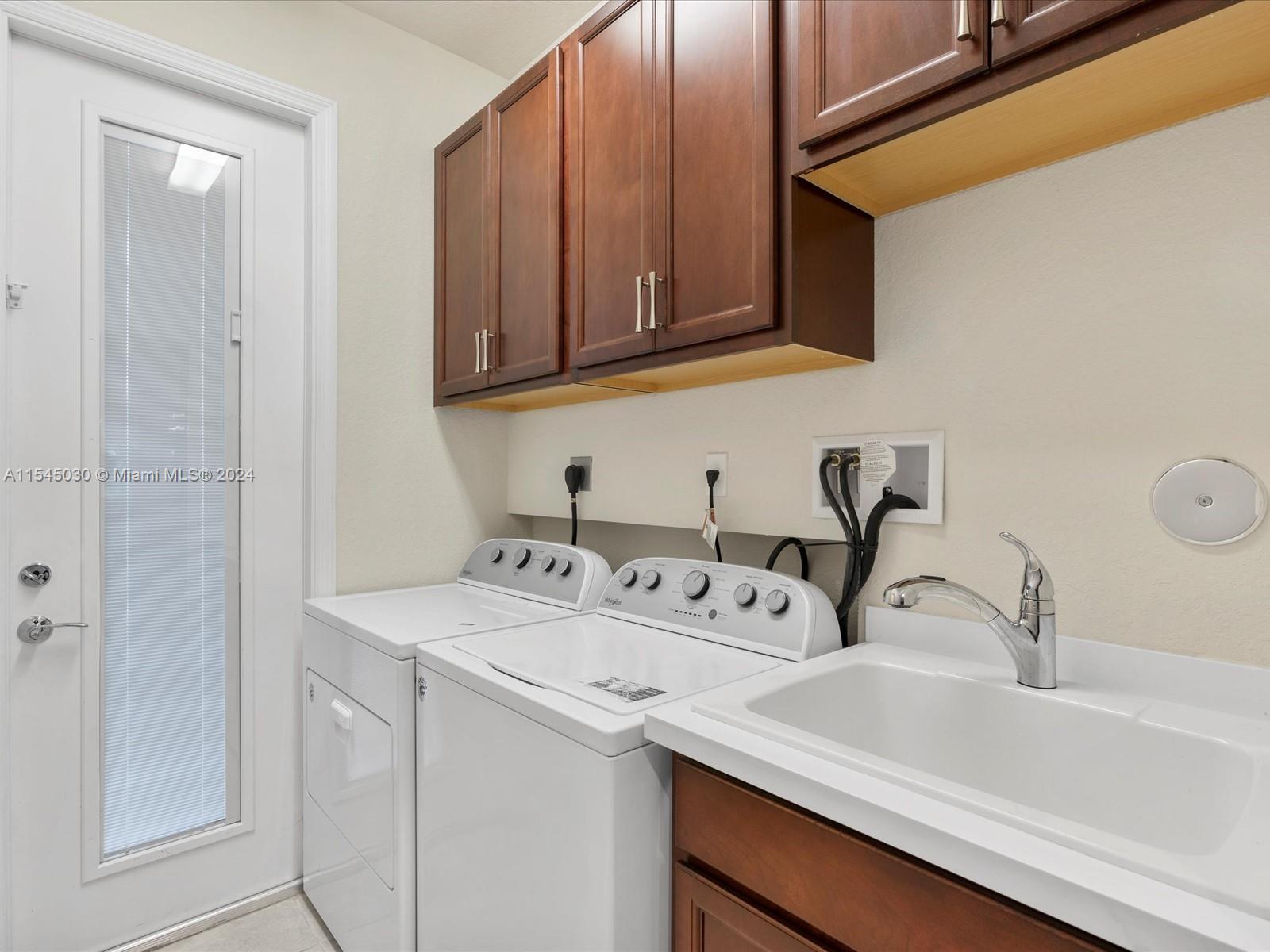 1240 Eucalyptus Dr # 5
