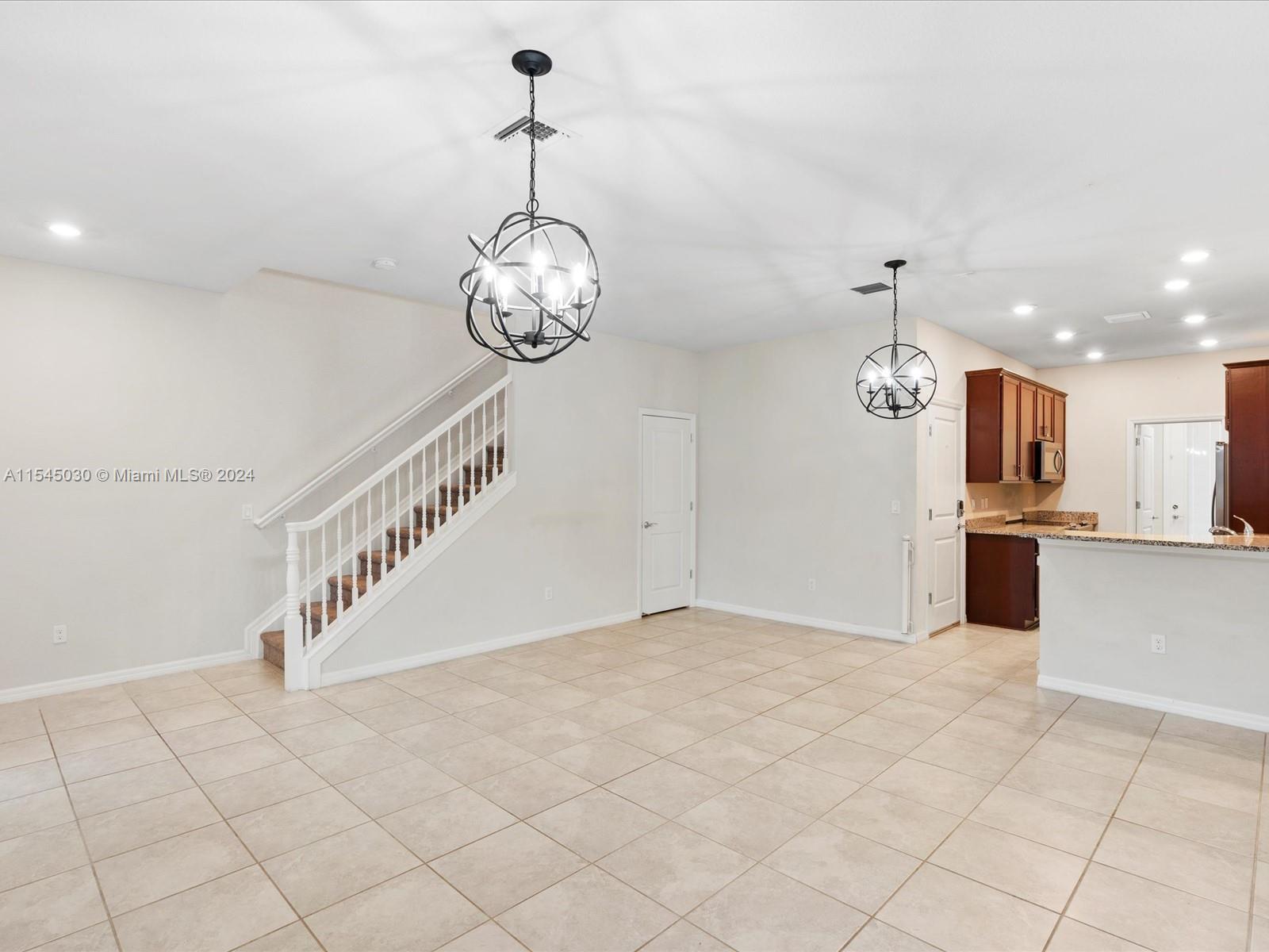 1240 Eucalyptus Dr # 5