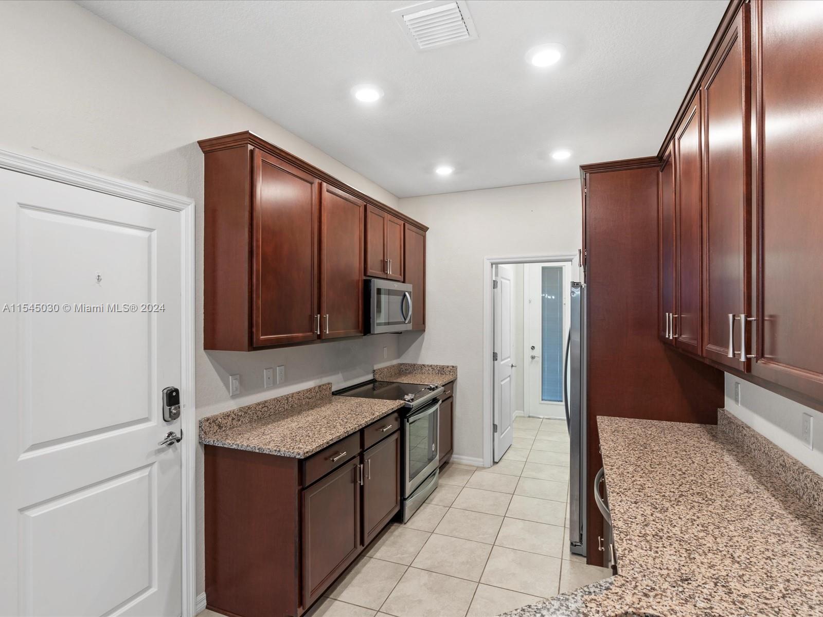 1240 Eucalyptus Dr # 5
