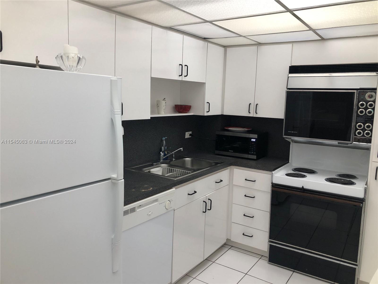 5005 Collins Ave # 1523
