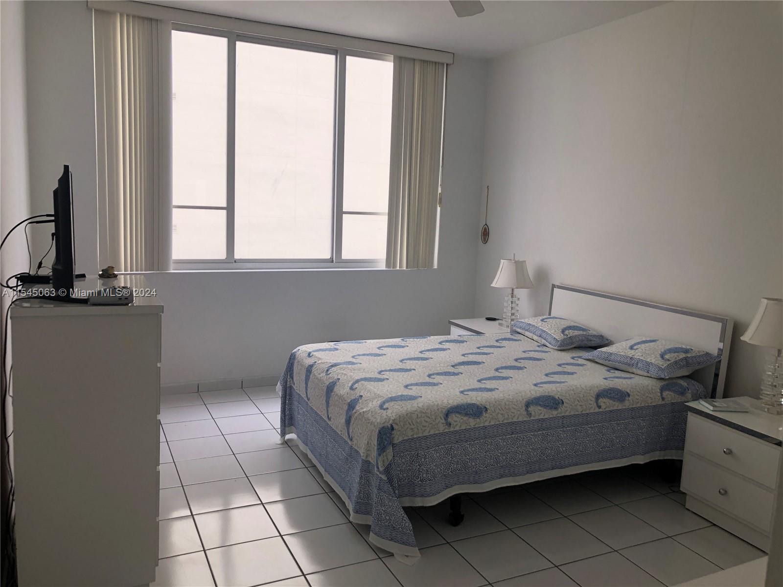 5005 Collins Ave # 1523